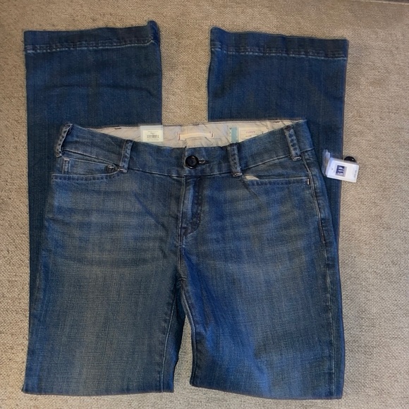 GAP Denim - NWT GAP curvy, boot cut, low rise, stretch jeans - size 6